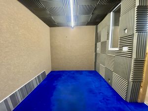 Garage/Studio- click for photo gallery